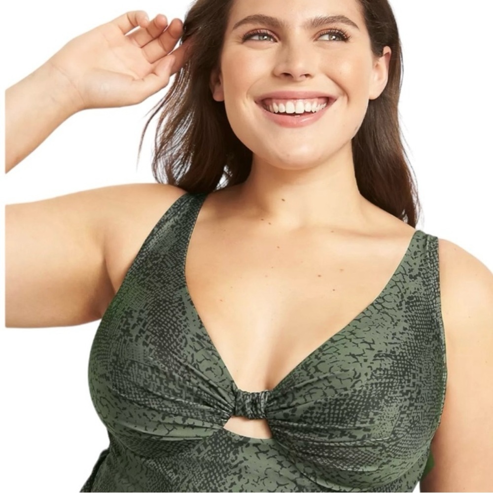 Lane Bryant / Cacique - Sz 44H Relaxed Fit Underwire Tankini Top